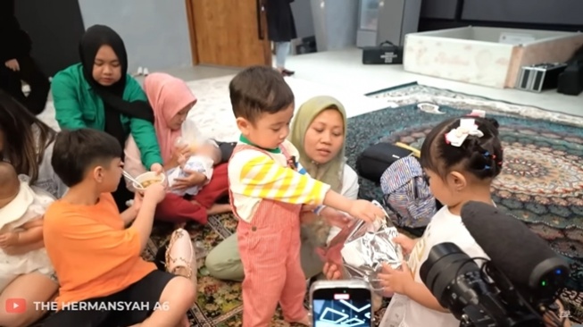 Potret Playdate Anak-anak Geng Cendol (YouTube/AH)