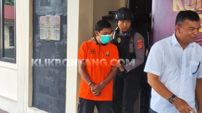 Tersangka RAM pengedar sabu yang diringkus polisi. [KlikKaltim.com]