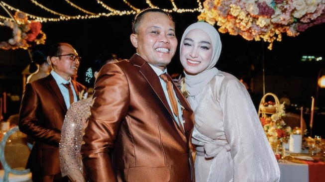 Santyka Fauziah Pamer Potret Bareng Ferdi dan Putri Delina, Pernikahan Makin Dekat?