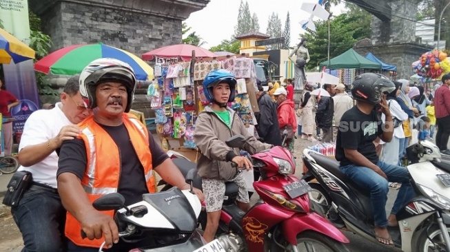 Rezeki Waisak 2024 di Borobudur: Ojek Pangkalan Ketiban Berkah, Ojek Dadakan Panen Penumpang!