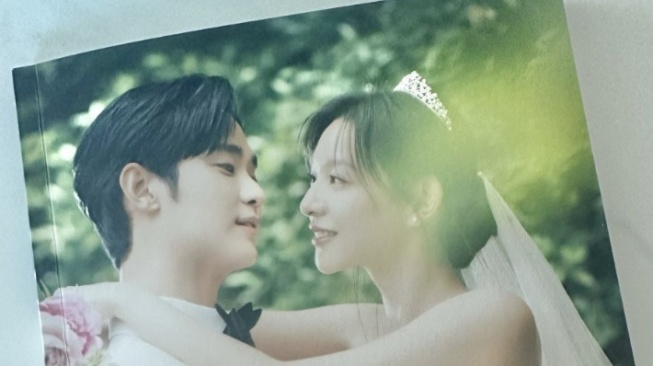 Foto Pernikahan Kim Soo Hyun dan Kim Ji Won di 'Queen of Tears' Bikin Heboh Penggemar