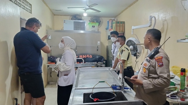 WN Prancis Tewas Tertimpa Pohon di Kamar Penginapan di Padang, Kembarannya Selamat