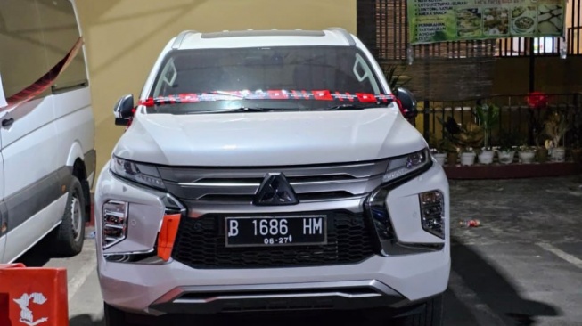 Mobil Mitsubishi Pajero Sport Dakar milik SYL disita penyidik KPK di lahan kosong kawasan Perumahan Bumi Permata Hijau, Makassar, Sulawesi Selatan pada Selasa (21/5). [Ist]