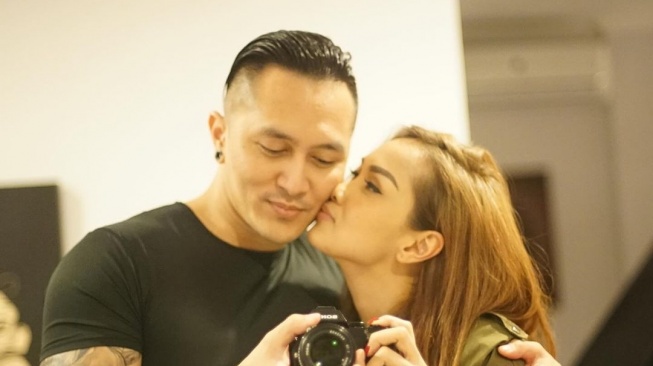 Anniversary Demian dan Sara Wijayanto ke-10. (Instagram/_demianaditya_)