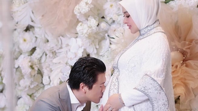 Syahrini mengumumkan kehamilan anak pertama (Instagram)