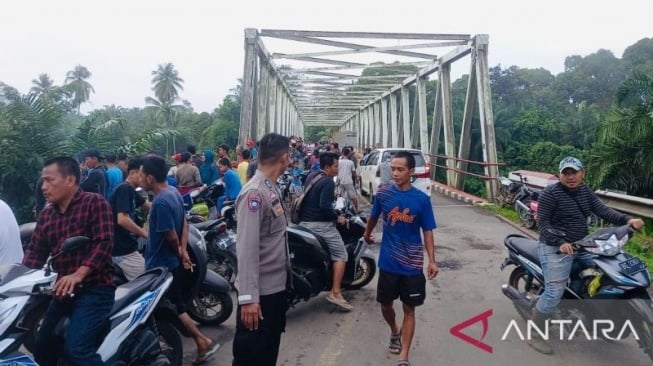 Mobil Travel Terjun ke Sungai Muara Kelingi Musi Rawas, 4 Orang Tewas