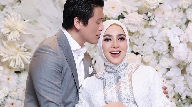 Syahrini mengumumkan kehamilan anak pertama (Instagram)