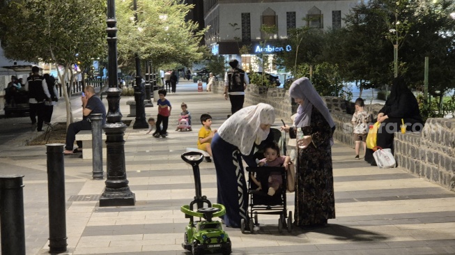 Menyambangi Kota Madinah, tepatnya di Jalur pedestrian yang menghubungkan antara dua masjid bersejarah, Quba dan Nabawi. (Suara.com/Chandra)