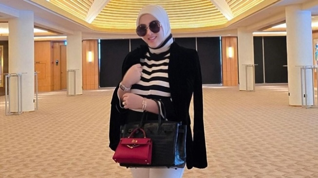 Potret Syahrini Sembunyikan Baby Bump (instagram/@princessyahrini)