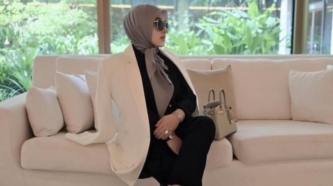 Potret Syahrini Sembunyikan Baby Bump (instagram/@princessyahrini)