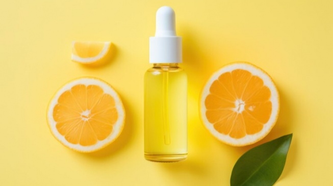 3 Rekomendasi Serum Vitamin C Diformulasikan Aman untuk Pemula