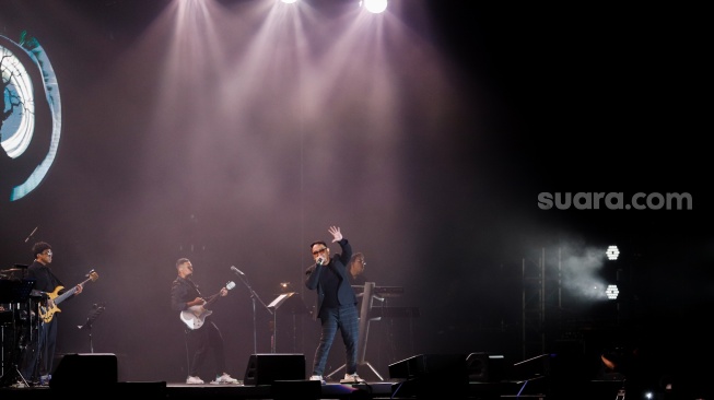 Penyanyi Bebi Romeo tampil dalam acara Java Jazz Festival 2024 di JIExpo Kemayoran, Jakarta, Minggu (26/5/2024). [Suara.com/Alfian Winanto]