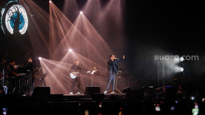 Penyanyi Bebi Romeo tampil dalam acara Java Jazz Festival 2024 di JIExpo Kemayoran, Jakarta, Minggu (26/5/2024). [Suara.com/Alfian Winanto]