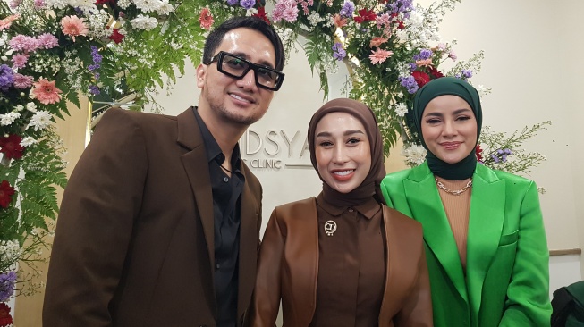 Hadirkan Inovasi Baru, Attaubah Mufid dan Reza Gladys Re-opening Klinik