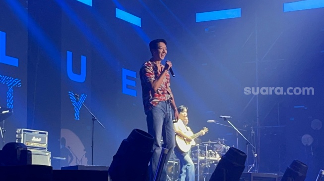 Perhatian ke Fans, CNBlue bikin Gaduh di Awal Konser Perkara Duduk dan Berdiri