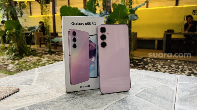 Review Samsung Galaxy A55 5G. [Suara.com/Dicky Prastya]