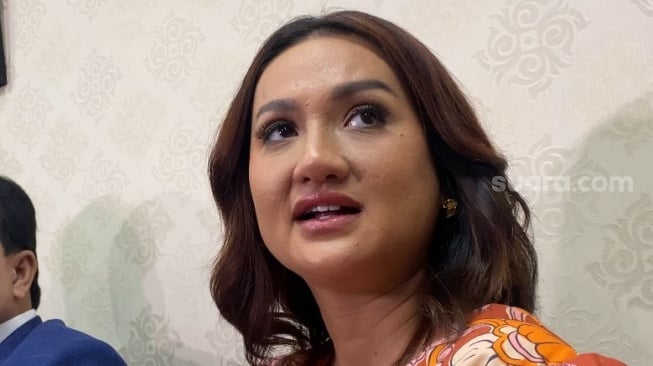 Tengku Dewi Putri di kawasan Kuningan, Jakarta Selatan, Senin (27/5/2024). [Suara.com/Tiara Rosana]