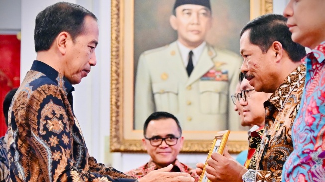 Indeks SPBE Tertinggi, Pemprov Jateng Raih Digital Government Award dari Presiden Jokowi