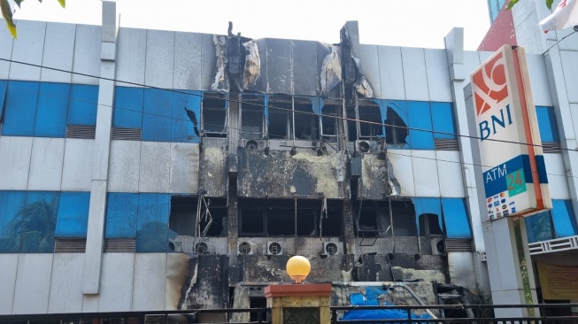 Kampus F Trisakti di Cempaka Putih Hangus Terbakar, Pemicunya Gegara Kobaran Api Bus yang Terparkir di Kampus