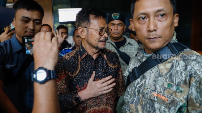 Terdakwa kasus pemerasan dan gratifikasi di Kementerian Pertanian, Syahrul Yasin Limpo saat mengikuti sidang lanjutan di Pengadilan Tipikor, Jakarta, Senin (27/5/2024). [Suara.com/Alfian Winanto]