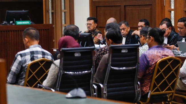 Terdakwa kasus pemerasan dan gratifikasi di Kementerian Pertanian, Syahrul Yasin Limpo saat mengikuti sidang lanjutan di Pengadilan Tipikor, Jakarta, Senin (27/5/2024). [Suara.com/Alfian Winanto]