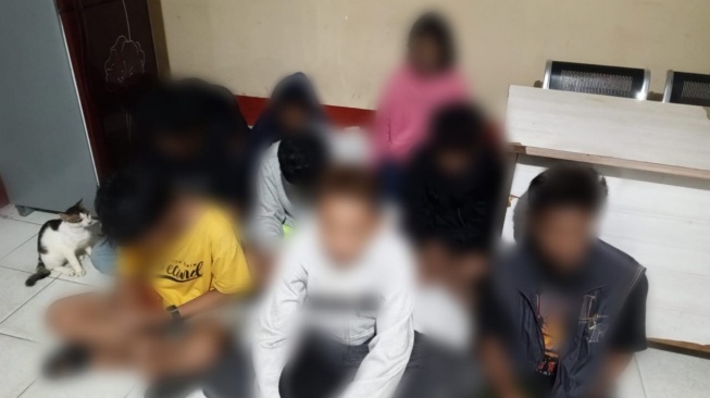 16 Bocah di Pontianak Digerebek Warga saat Asik Pesta Hisap Lem dan Sabu