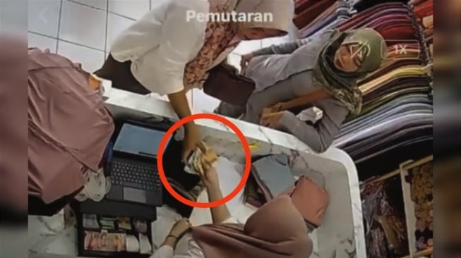 Viral! Emak-emak di Bojonegoro Minta Uang Rp150 Ribu, Berdalih untuk Kebersihan. [blokbojonegoro]