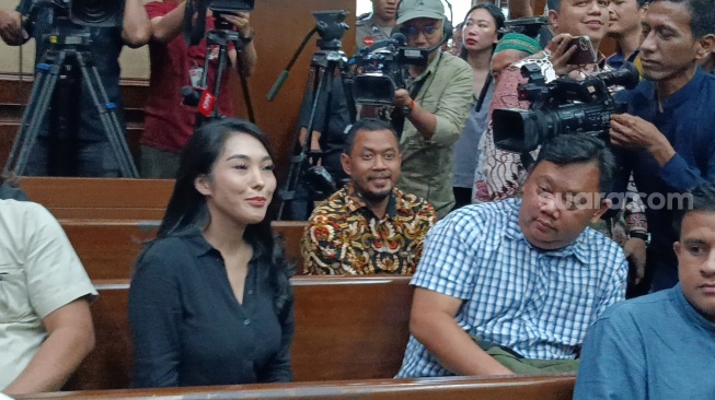 Penyanyi dangdut atau biduan Nayunda Nabila Nizrinah dioanggil sebagai saksi di sidang kasus dugaan korupsi eks Mentan Syahrul Yasin Limpo atau SYL, Rabu (29/5/2024). (Suara.com/Dea)