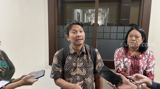 Sekjen Asosiasi Satelit Indonesia (ASI) Sigit Jatiputro saat ditemui di Kantor KPPU, Jakarta, Rabu (29/5/2024). [Suara.com/Dicky Prastya]