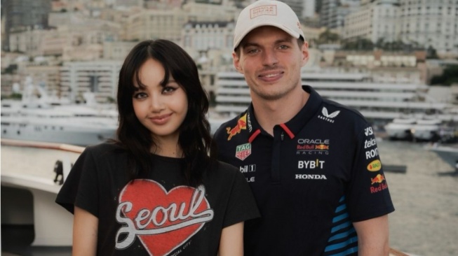 Aneh! Max Verstappen Tak Menang Balapan Tiap Kali Disambangi Lisa Blackpink