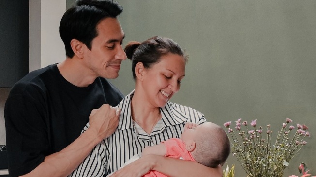 Donna Agnesia Sambut Bayi M di Rumah, Kapan Hamilnya?