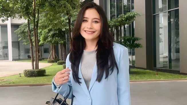 Prilly Latuconsina Amini Gosip Pacaran Dengan Dikta?