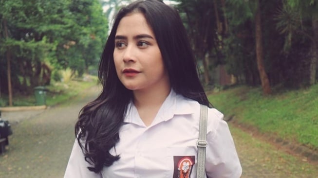  Transformasi Prilly Latuconsina (Instagram/@prillylatuconsina96)