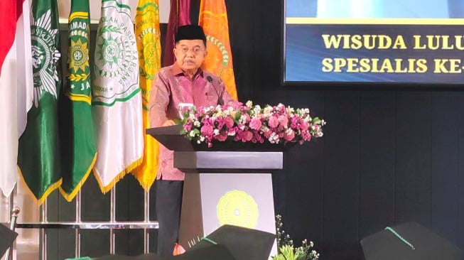 JK saat menyampaikan sambutan di hadapan wisudawan dan wisudawati Universitas Muhammadiyah Jakarta, Kamis (30/05/2024) [Suara.com/Tim Media JK]