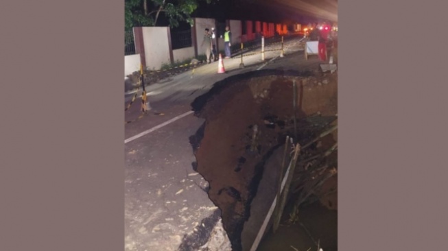 Akses Jalan Menuju Wisata 'Negeri di Atas Awan' Lebak Longsor