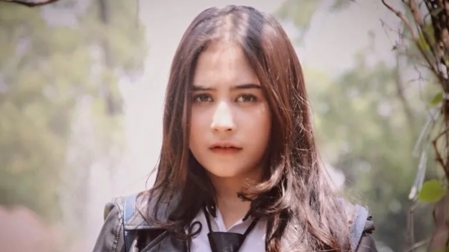  Transformasi Prilly Latuconsina (Instagram/@prillylatuconsina96)