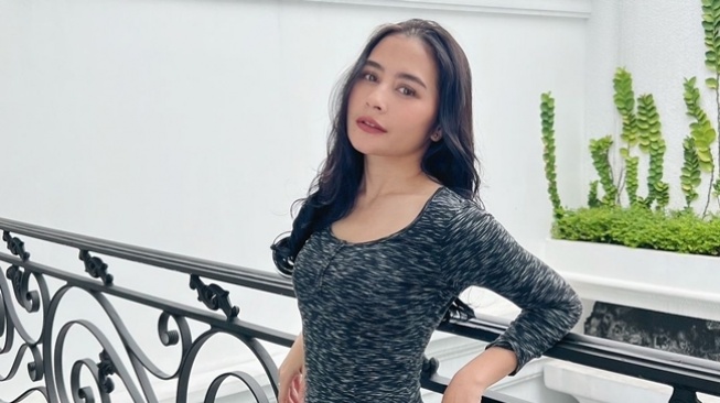 Komentar Prilly Latuconsina Soal Netizen yang Lebih Suka Tubuhnya yang Dulu