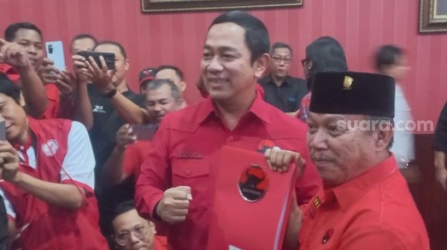 Kembalikan Formulir Pendaftaran Pilgub Jateng, Hendrar Prihadi: Saya Siap Bertarung!