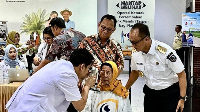 Peringati Hari Lansia Nasional, Bank Mandiri Taspen Gelar Operasi Katarak Bertajuk Mantap Melihat