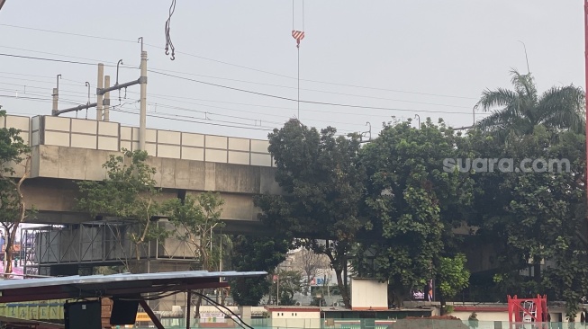 Tak Cuma Tutupi Jalur, Crane yang Jatuh di Depan Kejagung Timpa Bagian Depan MRT