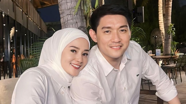 Ifan Seventeen dan Citra Monica romantis merayakan ulang tahun pernikahan yang ketiga. [Instagram]