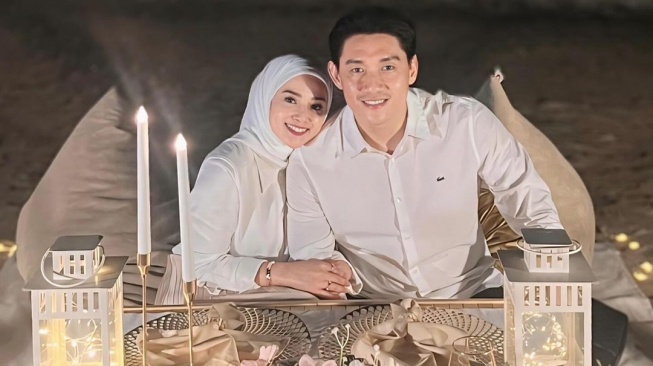 Ifan Seventeen dan Citra Monica romantis merayakan ulang tahun pernikahan yang ketiga. [Instagram]