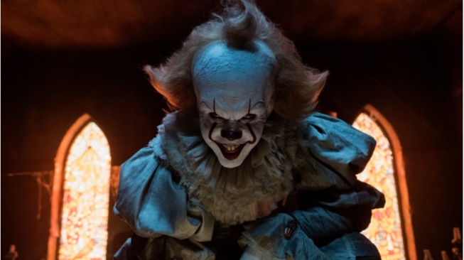 Bill Skarsgard Kembali Jadi Badut Pennywise dalam Serial Prekuel 'It'