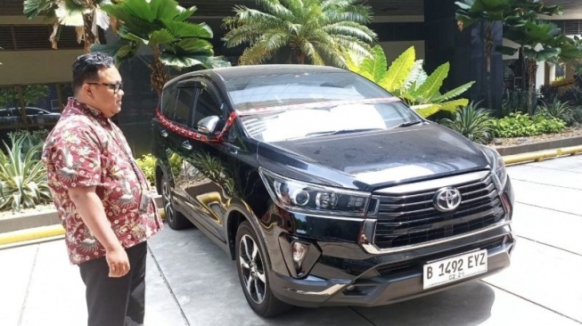Satu unit Toyota Innova Venturer yang disita KPK dari putri eks Menteri Pertanian Syahrul Yasin Limpo (SYL), Indira Chunda Thita. (ANTARA/HO-KPK)