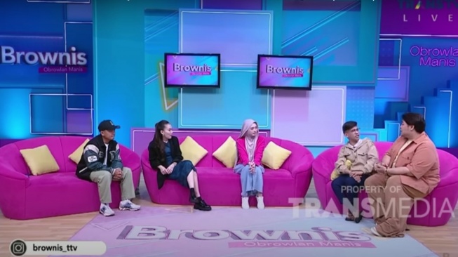 Ivan Gunawan dan Inara Rusli dalam acara Brownis (YouTube/TRANS TV Official)