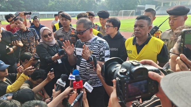 Ketua Badan Tim Nasional (BTN) Sumardji di Stadion Madya, Senayan, Jakarta (Suara.com/Adie Prasetyo Nugraha).
