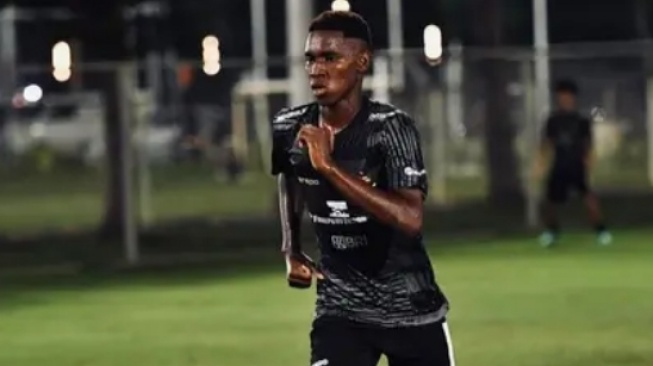 Ousmane Maiket Camara, pemain keturunan Guinea mengikuti seleksi Timnas Indonesia U-20. [Tangkapan Layar Instagram @maiket_10]