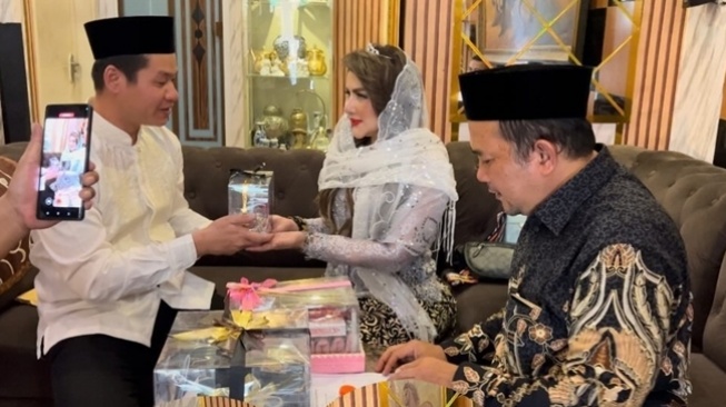 Foto pernikahan Barbie Kumalasari dengan Bagus Saputra. [Instagram]