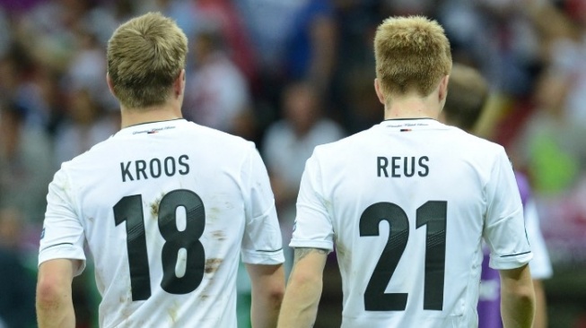 Toni Kroos dan Marco Reus saat memperkuat Timnas Jerman. Kedua pemain akan menjadi lawan saat Borussia Dortmund menghadapi Real Madrid di final Liga Champions malam ini, Minggu (2/6/2024) dini hari WIB. [Dok. AFP]