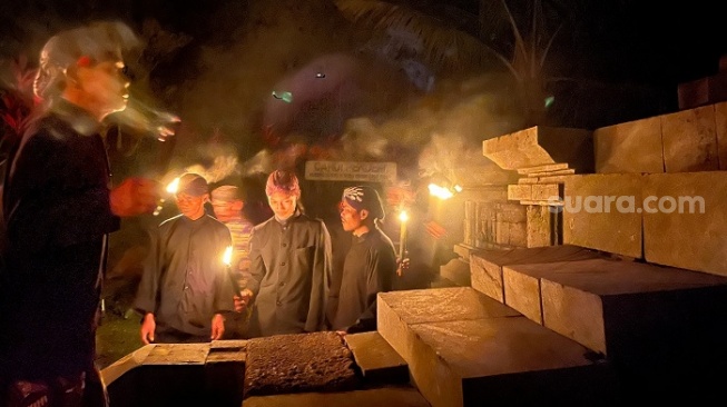 Cara Warga Penghayat Kepercayaan Maknai Pancasila, Tapa Mutih di Kompleks Candi Sengi